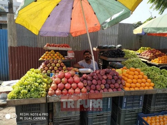 Fruit, Coconut water sellers facing highest losses in slowdown : Survey Fruit, Coconut water sellers facing highest losses in slowdown : Survey